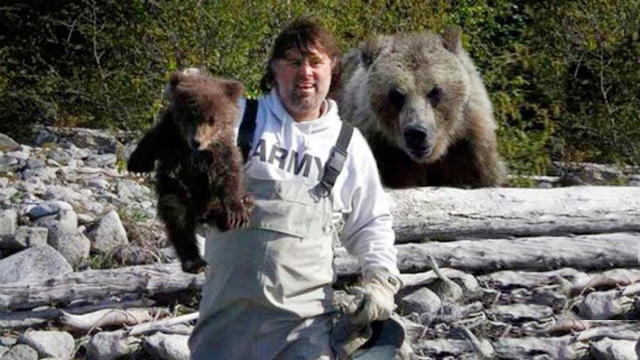 Co niedźwiedź zrobił z mężczyzną ratującym niedźwiadka ➤ Buzzday.info