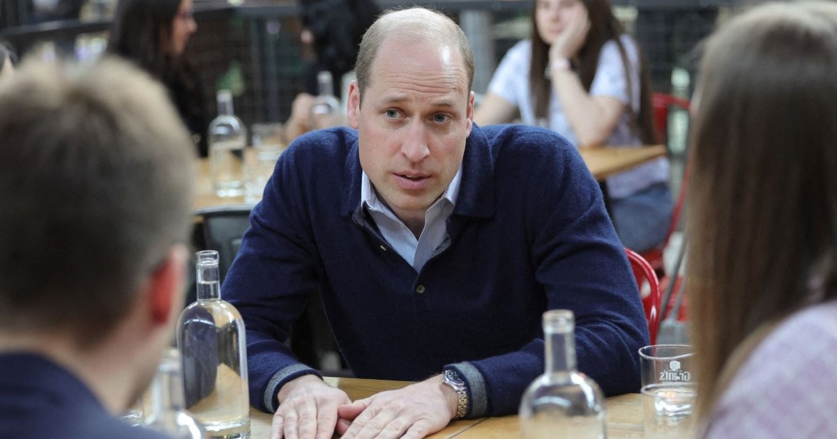 Le Prince William a été vu dans un pub avec une autre brune. Cependant, le prince William ne se laisse pas abattre