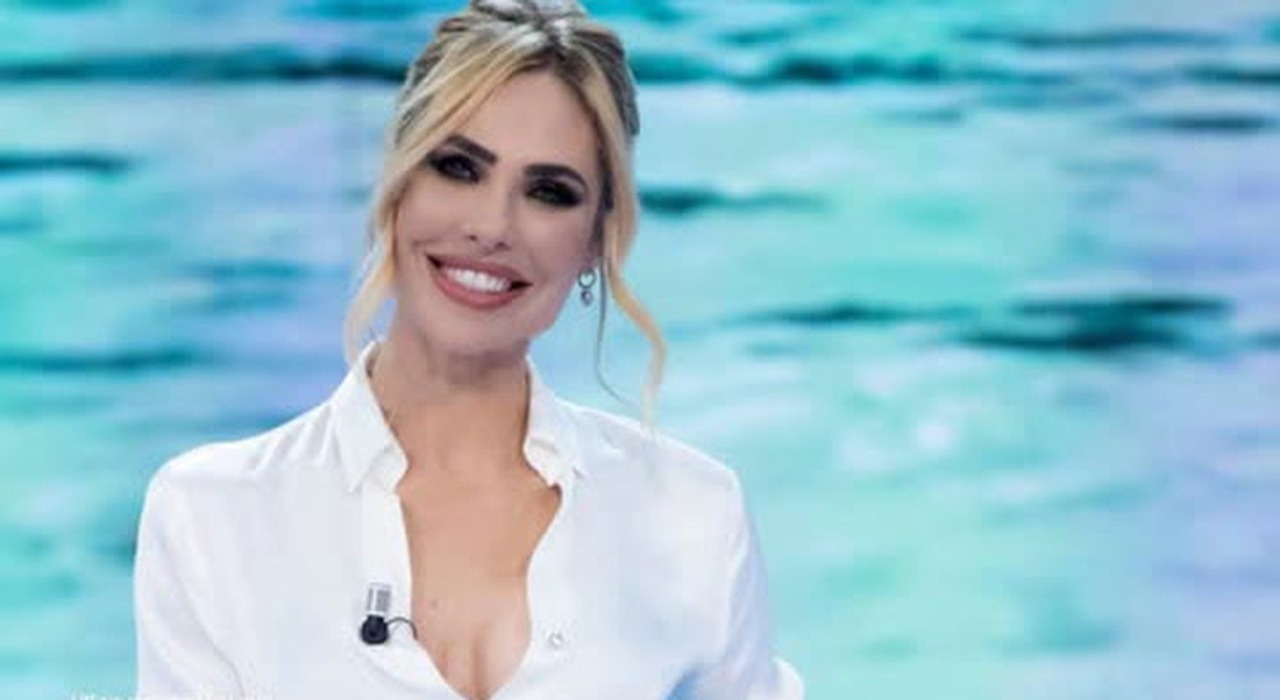 Ilary Blasi salta la fila in Giappone, la reazione della conduttrice tv al video