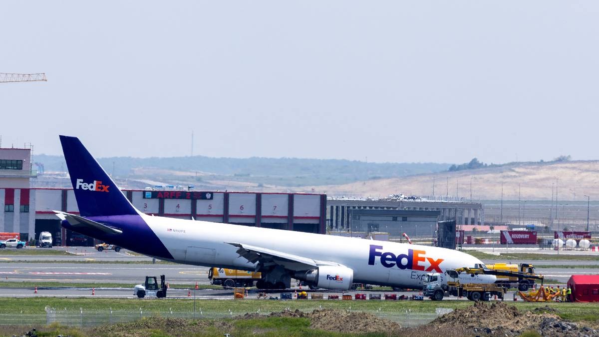 Atterrissage d’urgence d’un Boeing 767 suite à une défaillance du train d’atterrissage. Vidéo d’Istanbul