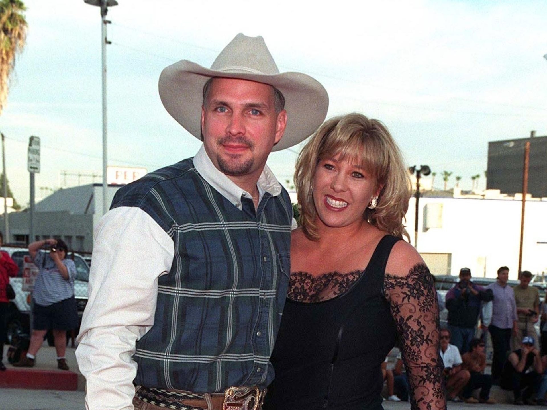 Inside Garth Brooks’ shocking, record-shattering divorce from first wife