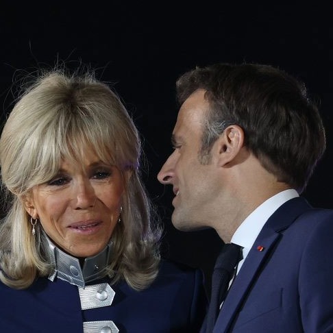 Emmanuel Macron : Brigitte lui plaît en privé