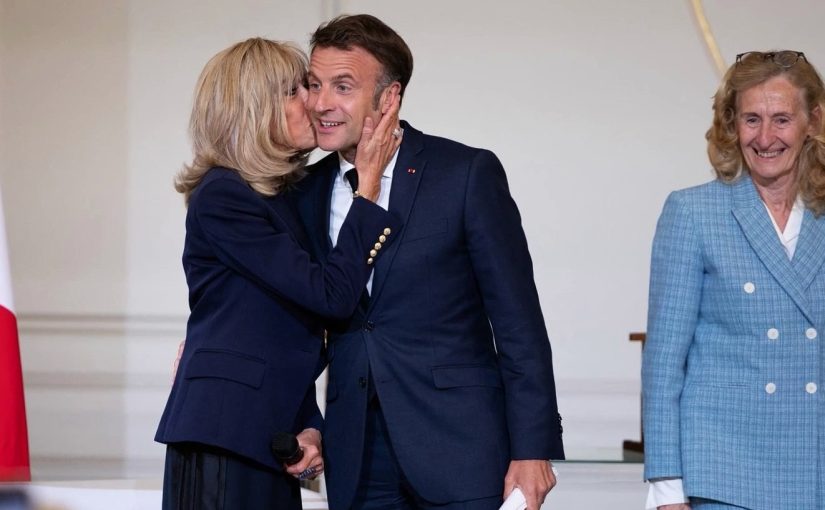 PHOTOS Brigitte Macron embrasse Emmanuel, une star de France 2 assiste à la scène ➤ Buzzday.info