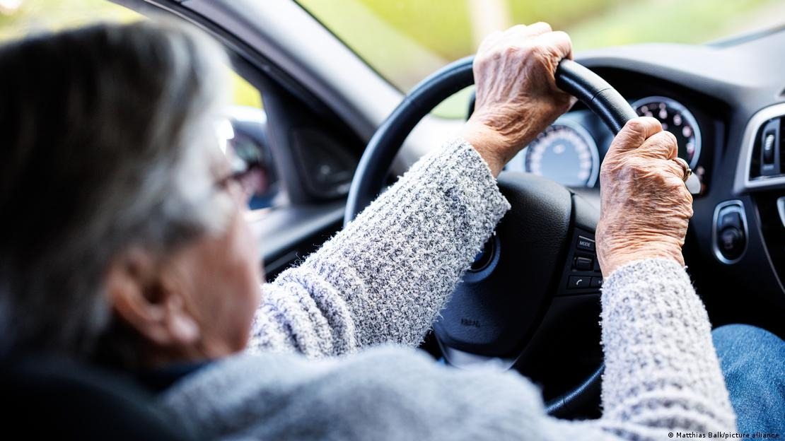 Będą ograniczenia dla seniorów za kółkiem? Europosłowie podjęli ostateczną decyzję