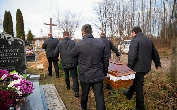 To się dzieje z niewierzącymi po śmierci. Ksiądz wyjaśnił, internauci zszokowani