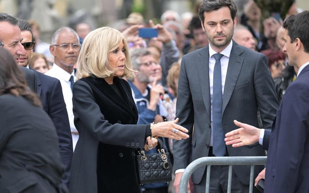 Brigitte Macron était visiblement bouleversée lors des obsèques de Françoise Hardy