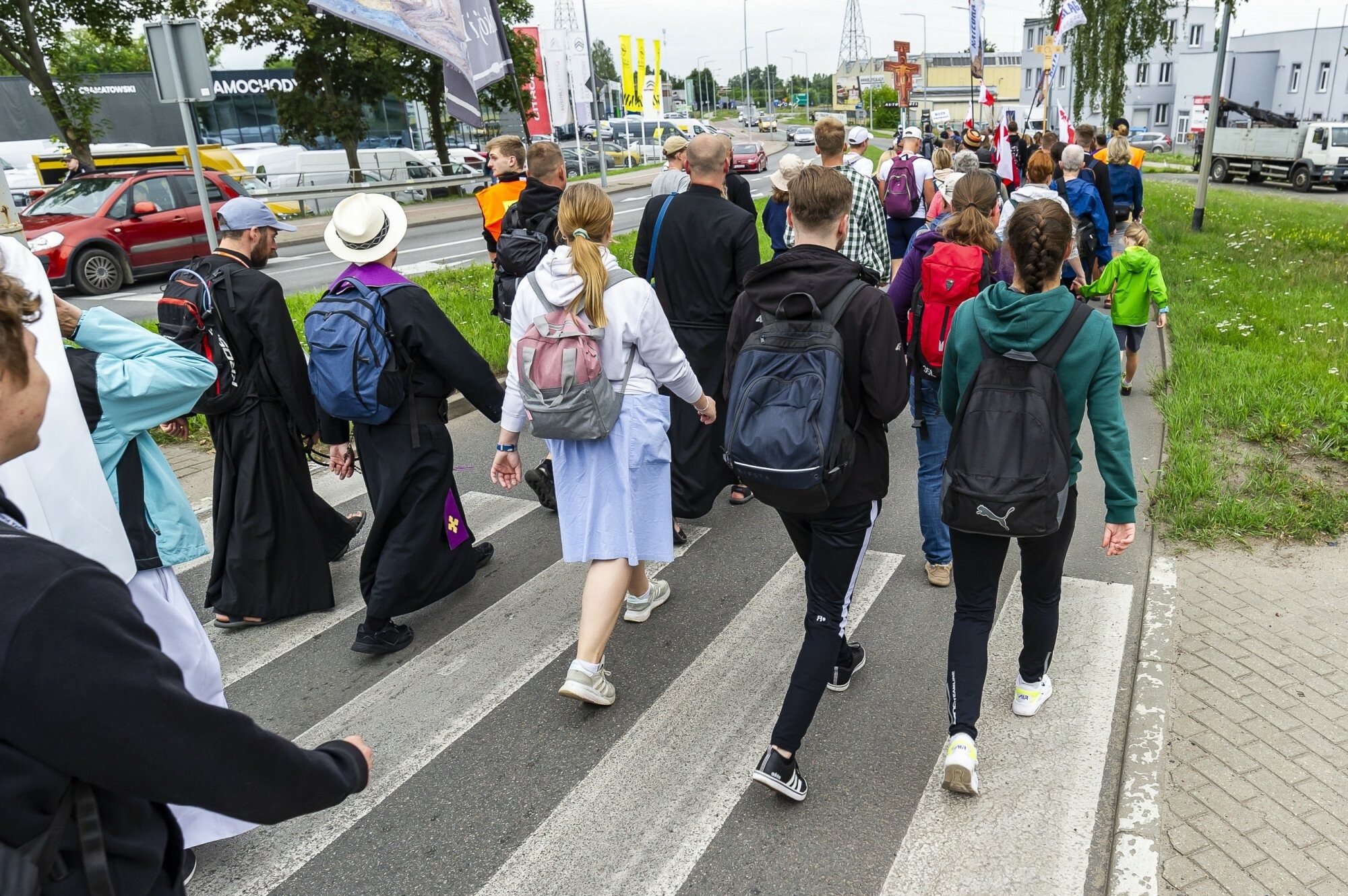 Oto, co kobiety robią na pielgrzymkach. Pewien ksiądz niedawno podzielił się kilkoma spostrzeżeniami