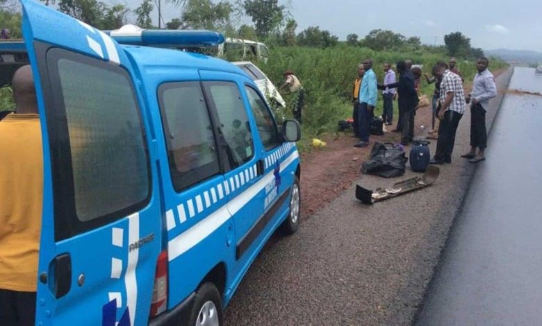 21 passengers die as the trailer hits a hummer bus