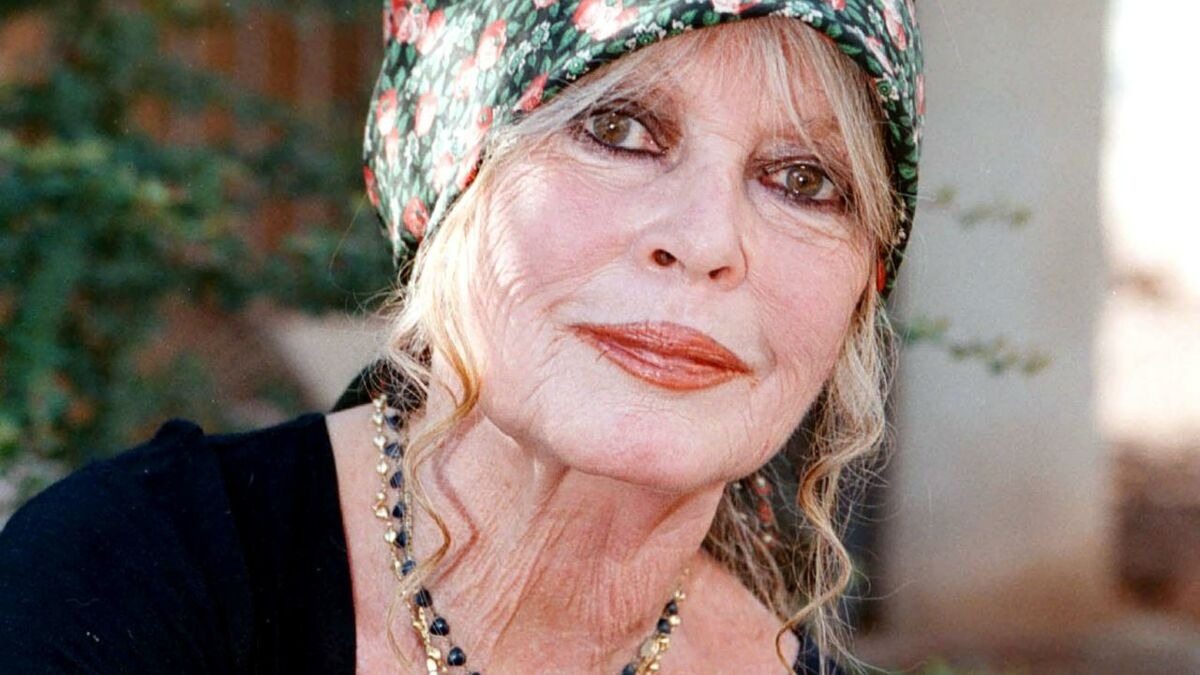 “Je ne m’habille plus” : Brigitte Bardot retirée du monde, elle s’est débarrassée de ses vêtements ! ➤ Buzzday.info