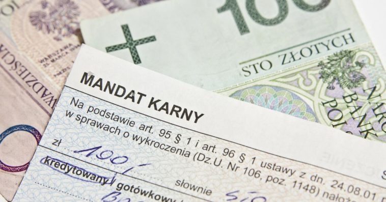 Kierowcy w całej Polsce masowo dostają wezwania. W środku 600 zł karnej opłaty