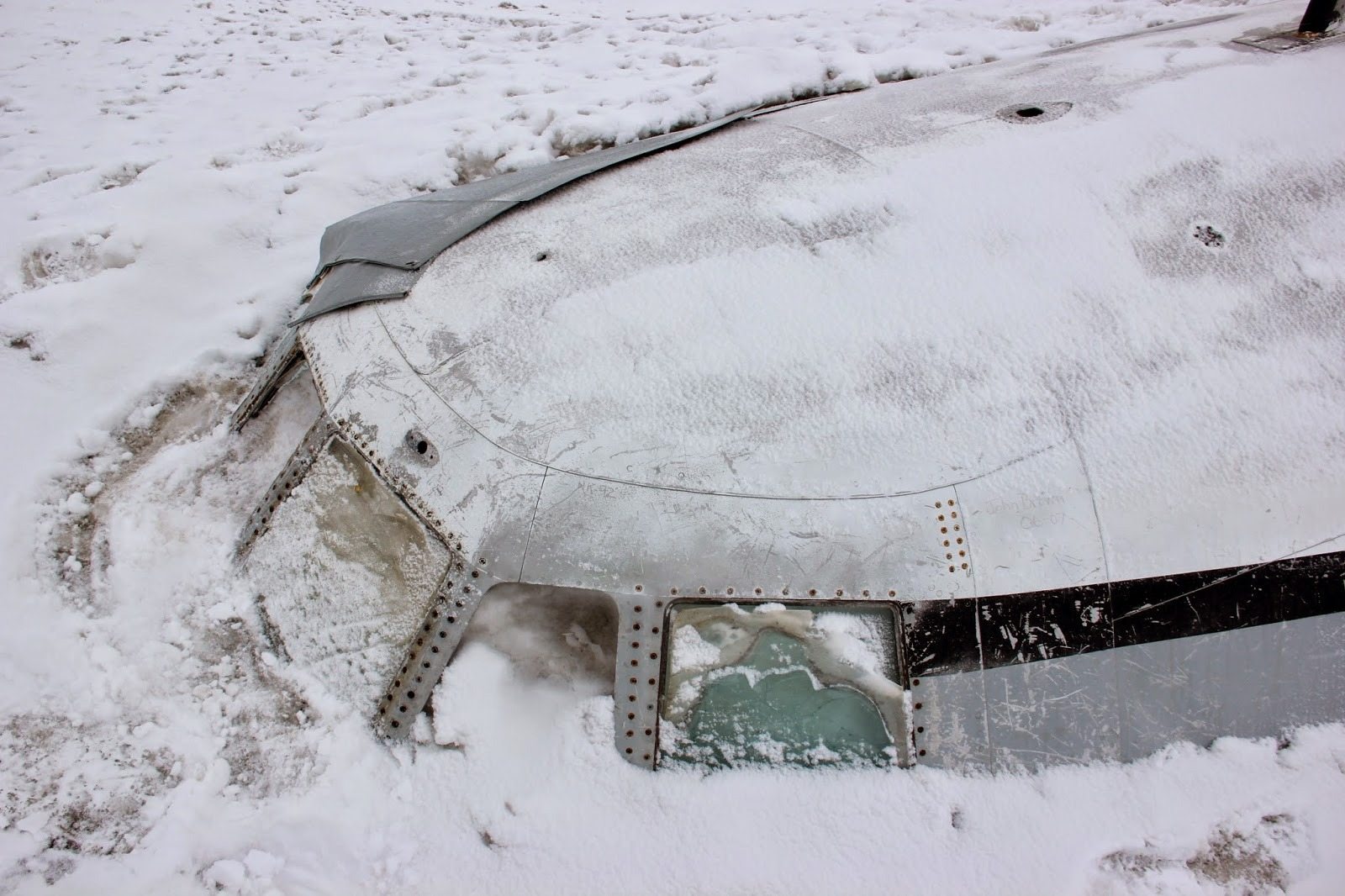 Cercetătorii găsesc un avion pierdut de mult în aisberg. După ce au văzut mișcarea, devin palizi ➤ Buzzday.info