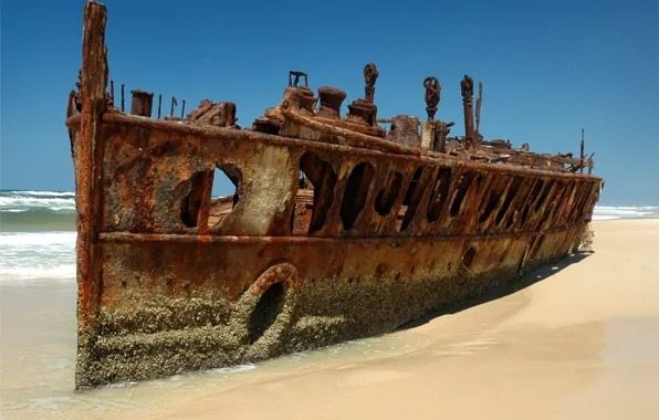 Boat Appears After Being Missing For 20 Years. Fisherman Turns Pale After Seeing What’s Inside