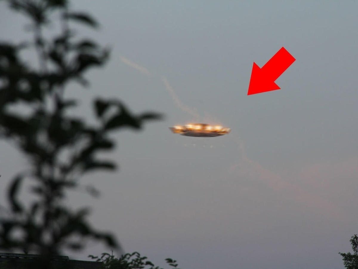 Video with UFOs goes viral and scares people