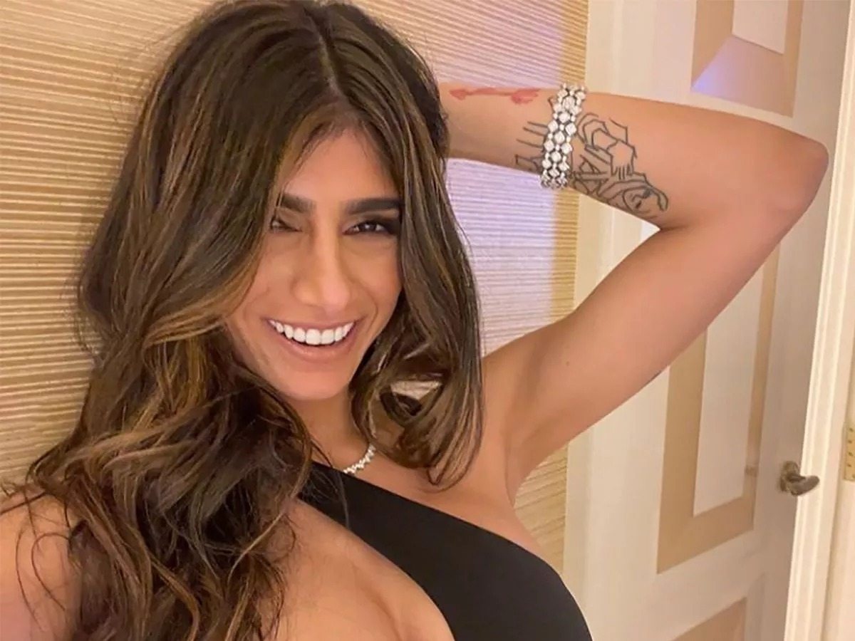 Mia Khalifa realized she couldn’t live an everyday life after being gossiped about at work