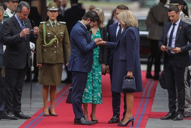 Brigitte Macron est une star au Chili. Elle a prononcé un discours en espagnol qui a plu à tout le monde !