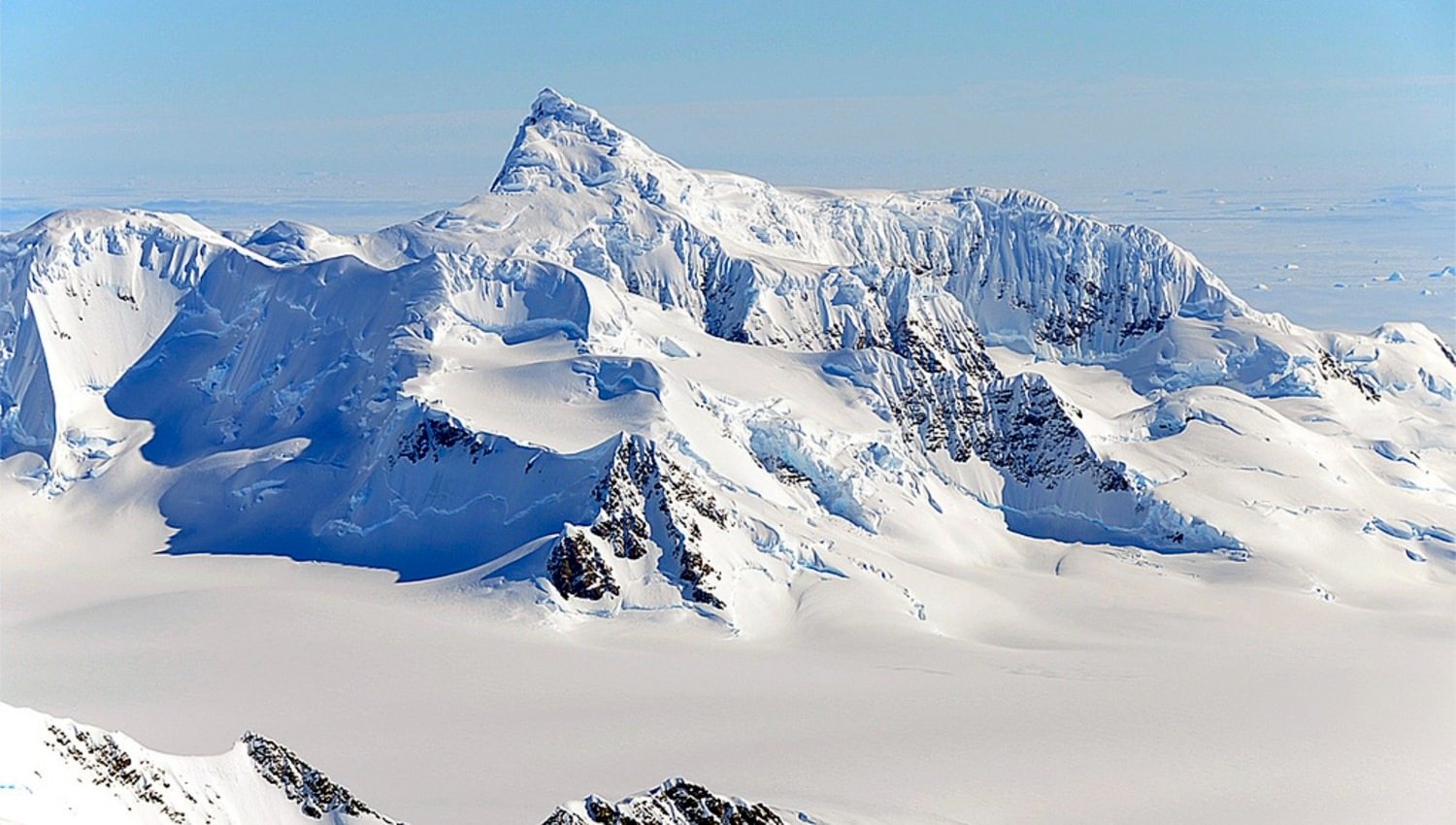 Ușa ciudată de pe Google Maps în Antarctica. Ce se află în spatele ei?