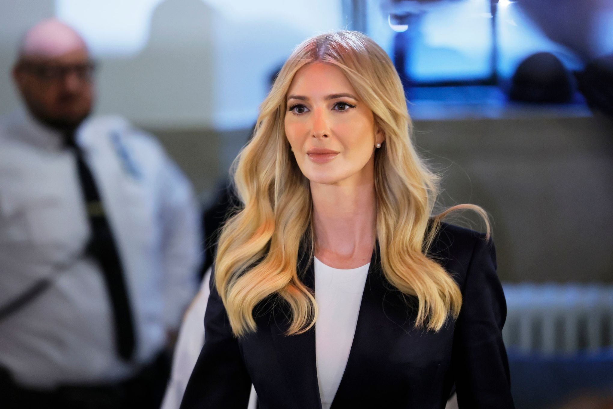 Flowboarding: Ivanka Trump și-a arătat silueta perfectă într-un costum de baie ➤ Buzzday.info