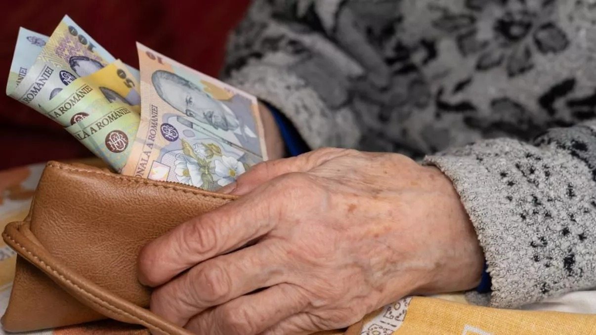 Pensionarii români care au lucrat între acești ani ar putea primi 400 de lei în plus începând cu 1 februarie 2025 ➤ Buzzday.info