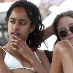 Malia Obama looks stunning in swimwear. See her best bikini moments ➤ Buzzday.info