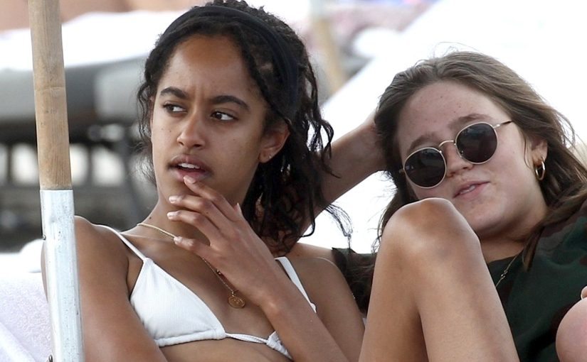 Malia Obama looks stunning in swimwear. See her best bikini moments ➤ Buzzday.info