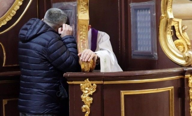 Kościół katolicki nie wybacza ludziom tego, a lista strasznych grzechów jest długa