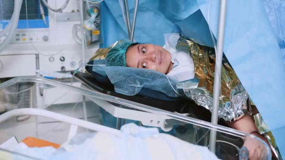 Mom loses it when she peeks under the baby’s blanket. Lauren Kirkson was excited and nervous