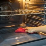 Ecco come pulire facilmente un forno incrostato: 5 consigli d’oro ➤ Buzzday.info