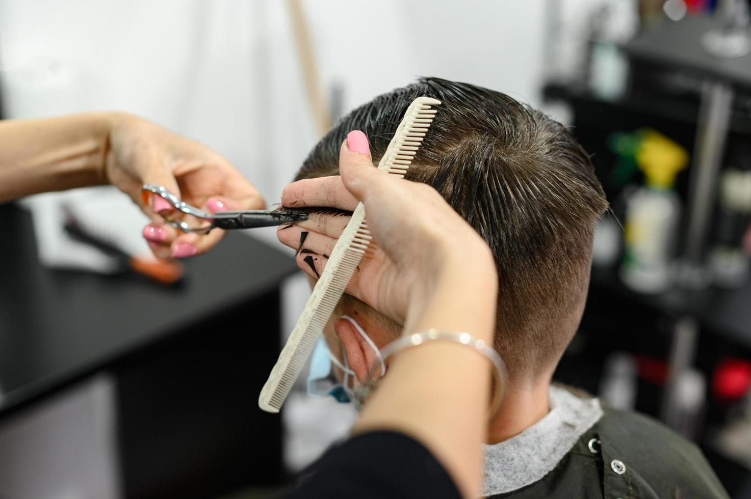 Hairdresser Cuts Teen’s Hair And Finds This Inside
