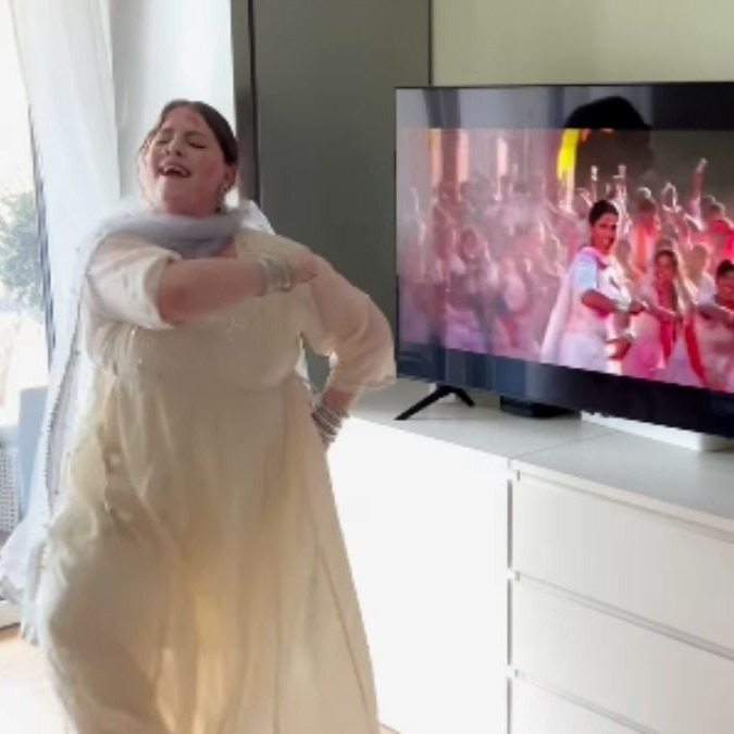 A German woman has gone viral after her performance of the Bollywood classic ‘Soni Soni’ was shared online