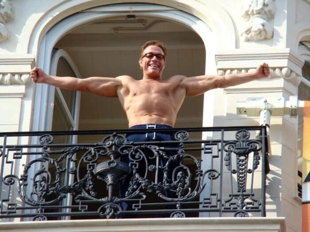 Jean-Claude Van Damme se confruntă cu o plângere penală pentru trafic de persoane. Ce spune avocatul presupusei victime, un roman
