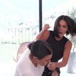 Fanoušci televizního pořadu „Kardashiani“ si myslí, že speciální svatba Kourtney Kardashian ukazuje, že se s Kim Kardashian stále hádají ➤ Buzzday.info