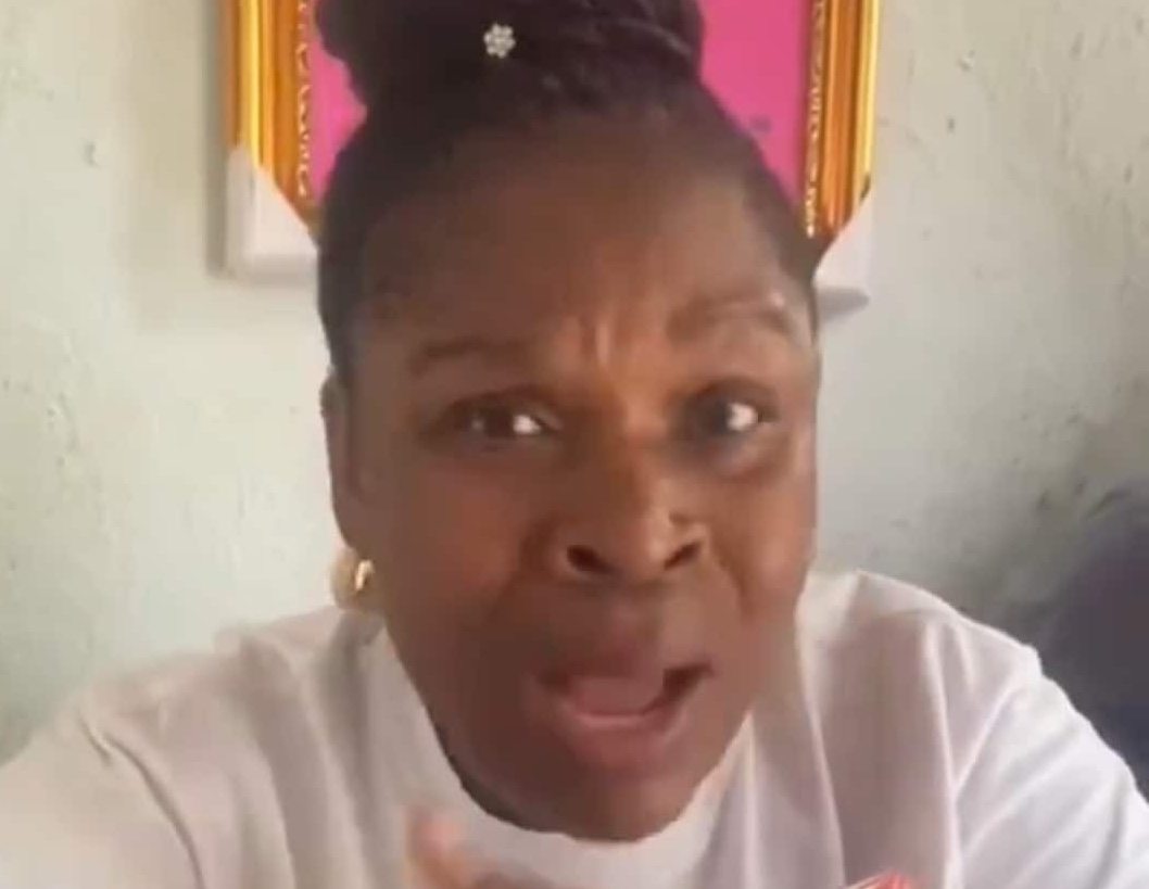 Teacher Confronts Parent After Finding Items In SS2 Student’s Bag ➤ Buzzday.info