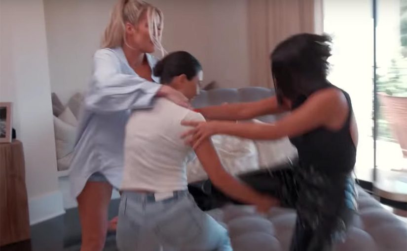 Fans of the TV show “The Kardashians” think that Kourtney Kardashian’s wedding special proves that she and Kim Kardashian are still arguing ➤ Buzzday.info