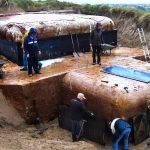 La propriétaire découvre des bunkers dans son jardin : elle comprend alors pourquoi ➤ Buzzday.info