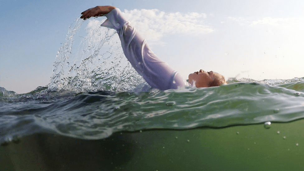A woman goes missing in the ocean. Four years later, she was found. Everyone is shocked!