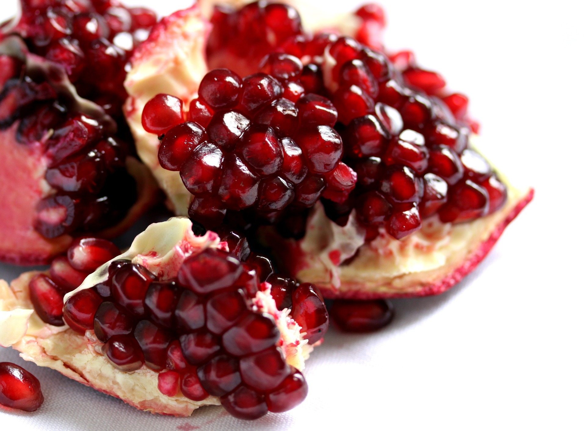Can you eat pomegranate seeds: the answer will surprise you!