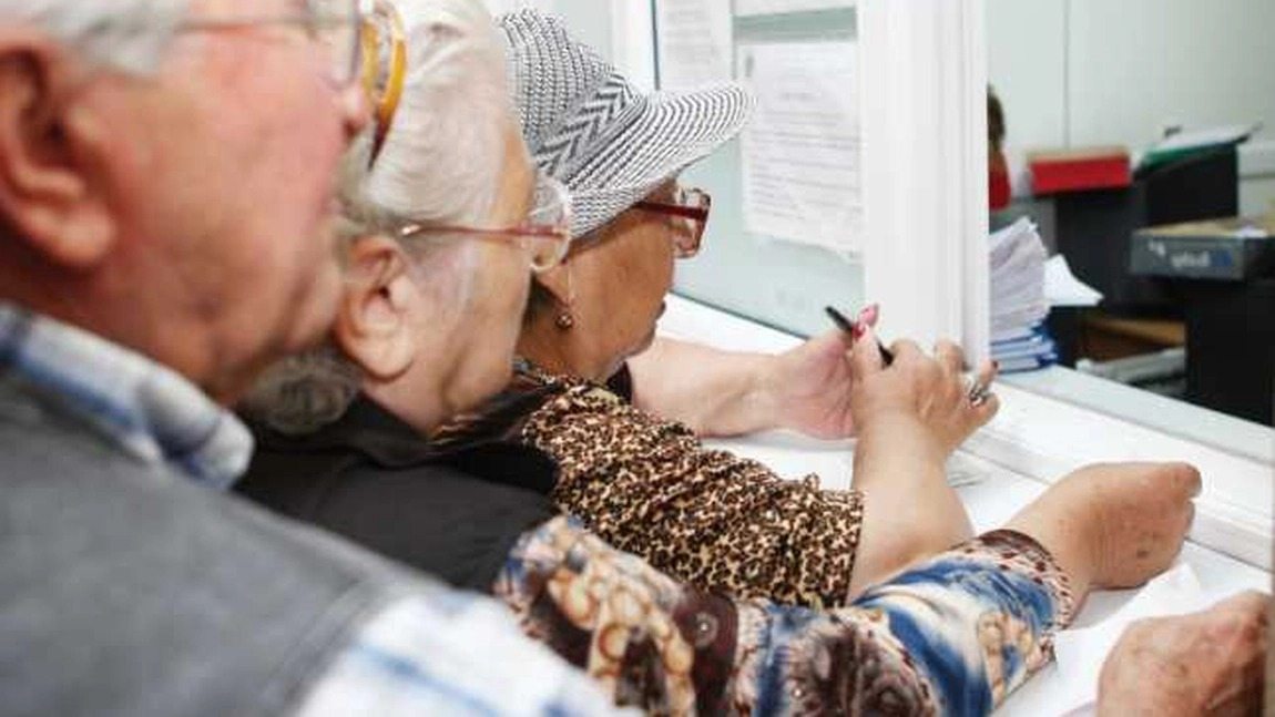 Ce se va întâmpla cu pensiile românilor care se pensionează în 2025? Câți bani vor primi?