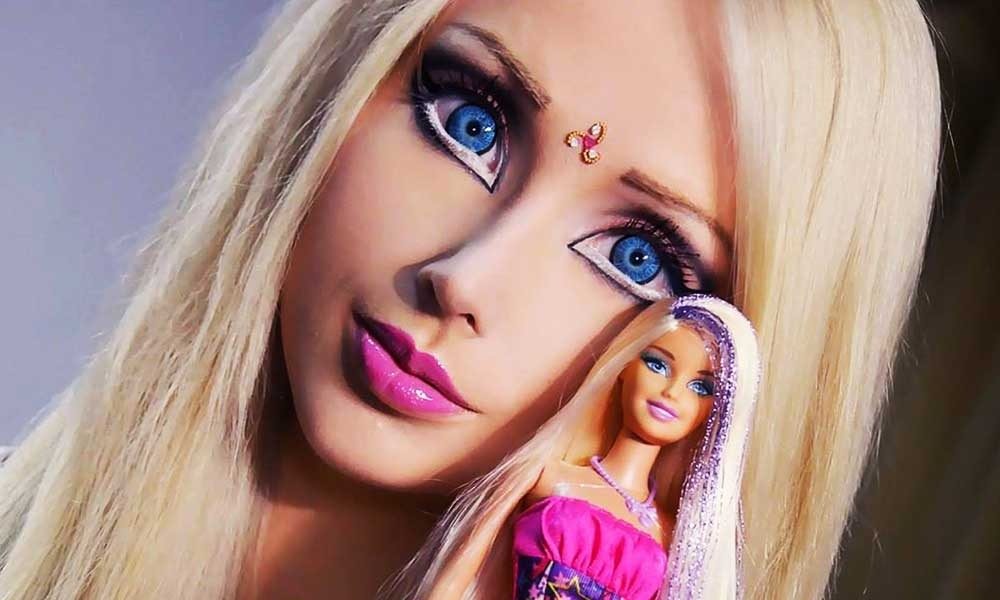 Human Barbie Takes off Makeup, Doctors Have No Words