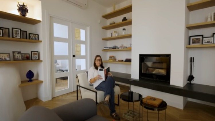 Una donna di 57 anni vive in una casa che costa solo 1 dollaro. Date un’occhiata all’interno!