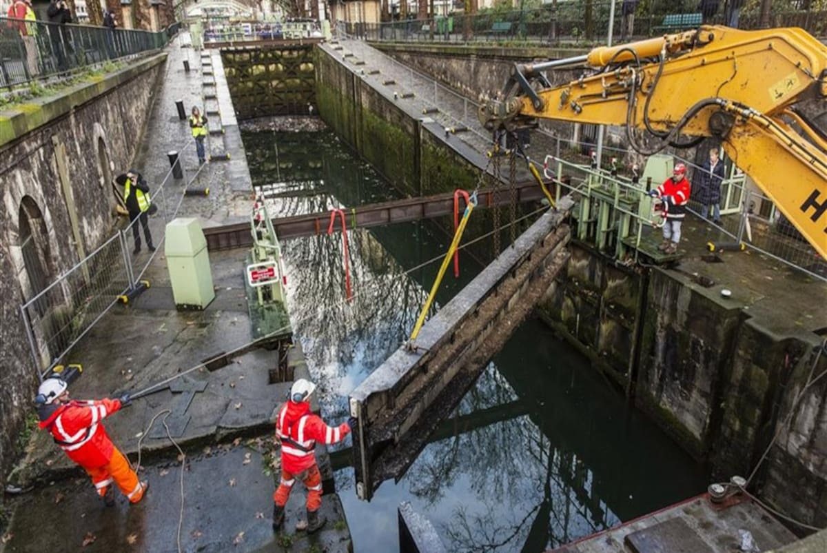 Prosciugano il canale: il ritrovamento lascia tutti senza parole