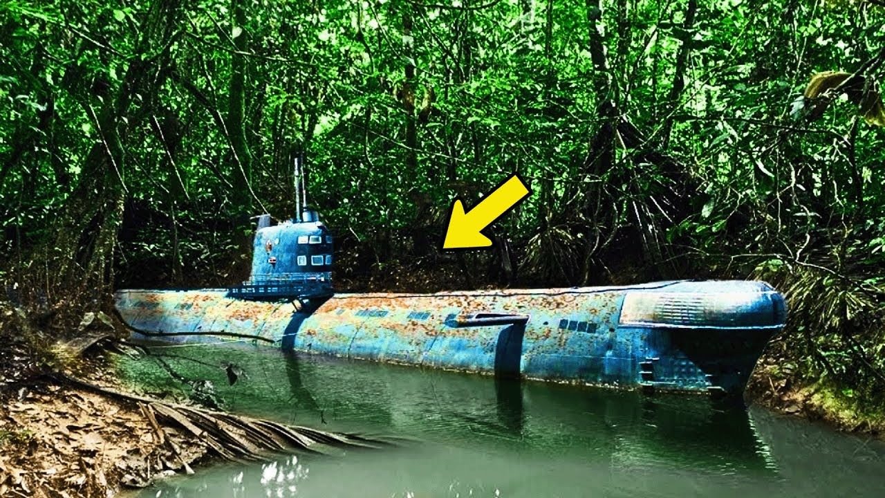 Un sous-marin abandonné de la Seconde Guerre mondiale retrouvé dans la forêt tropicale : la police blêmit en découvrant son contenu ➤ Buzzday.info
