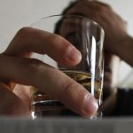 Wątroba ulega zniszczeniu szybciej niż wódka. Polacy nie zwracają na to uwagi i piją ją litrami ➤ Buzzday.info