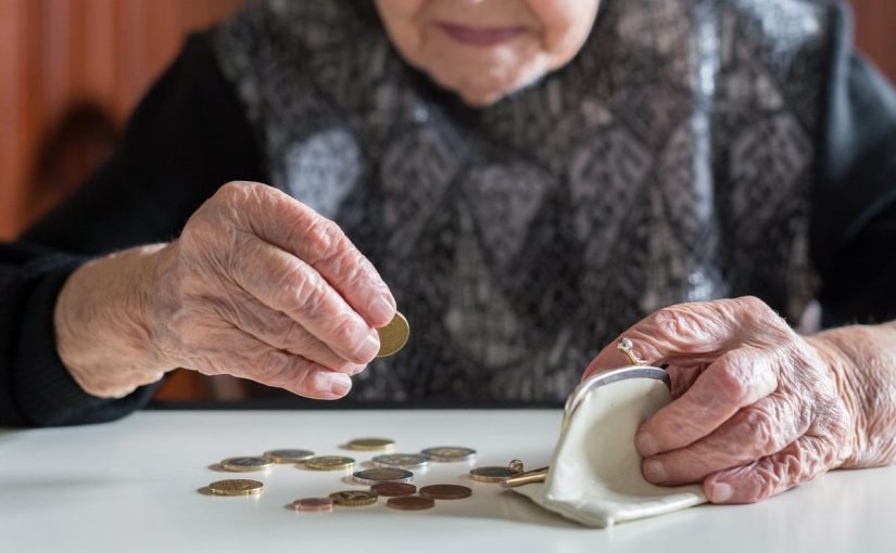 Przewiduje się, że emeryci doświadczą znacznej korekty finansowej w 2026 r. Rząd nie ogłosił tej decyzji ➤ Buzzday.info