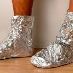Vous n’imaginez pas ce qui peut arriver à vos jambes si vous les enveloppez de papier aluminium ! ➤ Buzzday.info