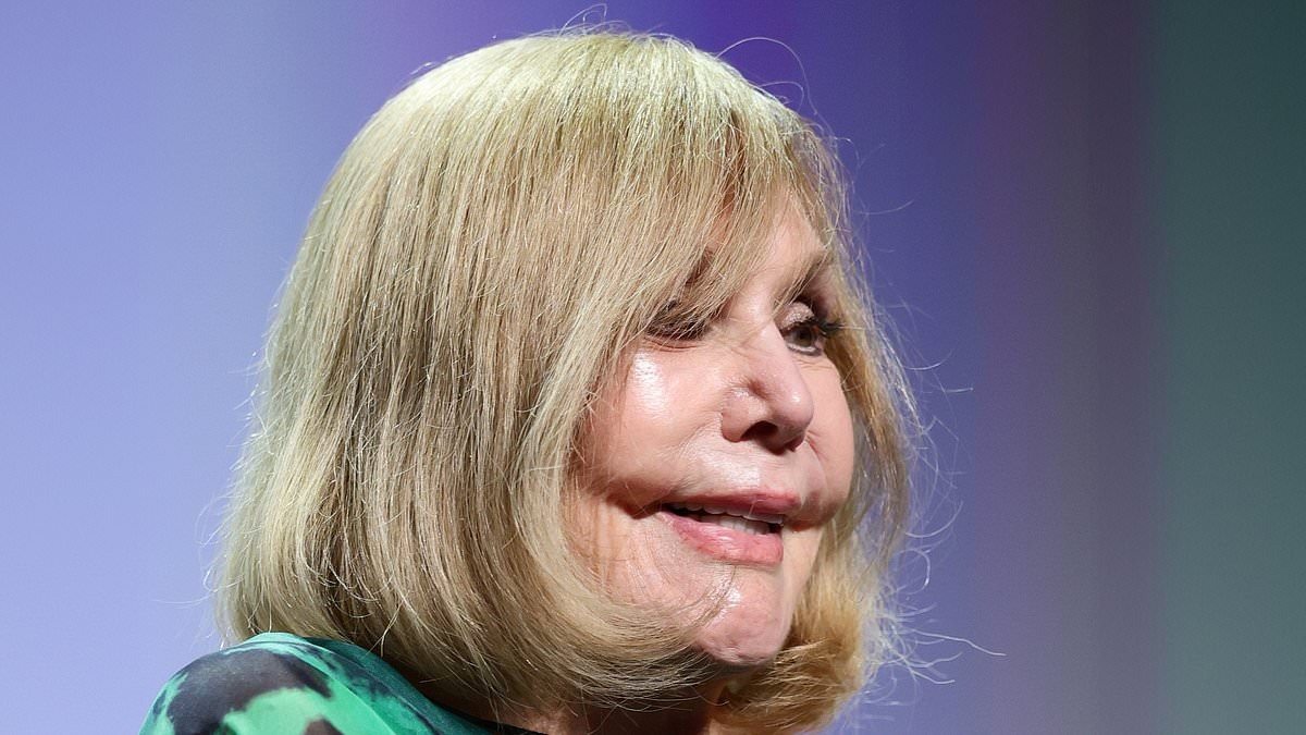 Kim Novak, 92, looks almost unrecognisable