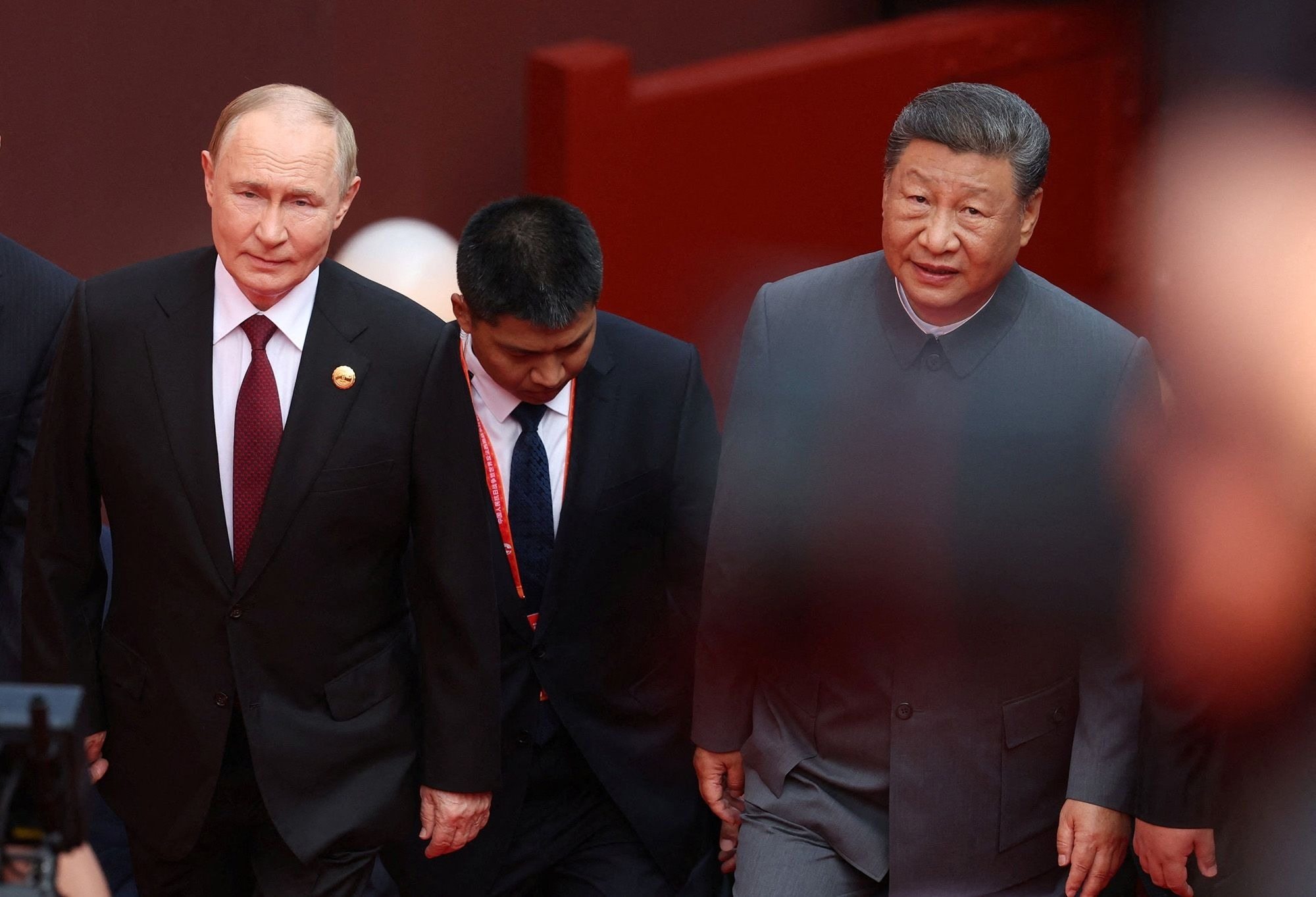 Putin and Xi forgot to turn off the microphone, allowing journalists to hear their conversation