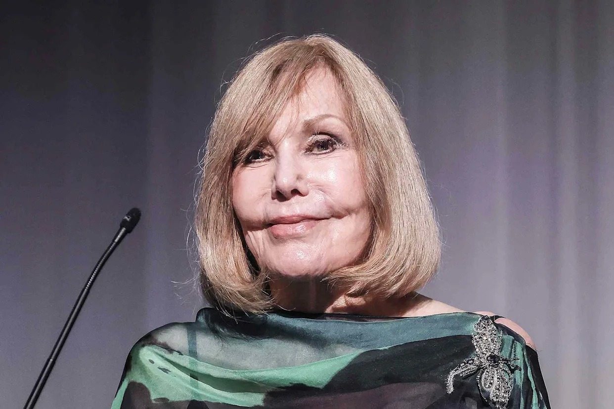 Kim Novak, 92, looks almost unrecognisable
