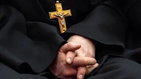 Polacy robią to w niedzielne poranki. Ksiądz grzmi: „Grzech, brak kultury i intuicji”