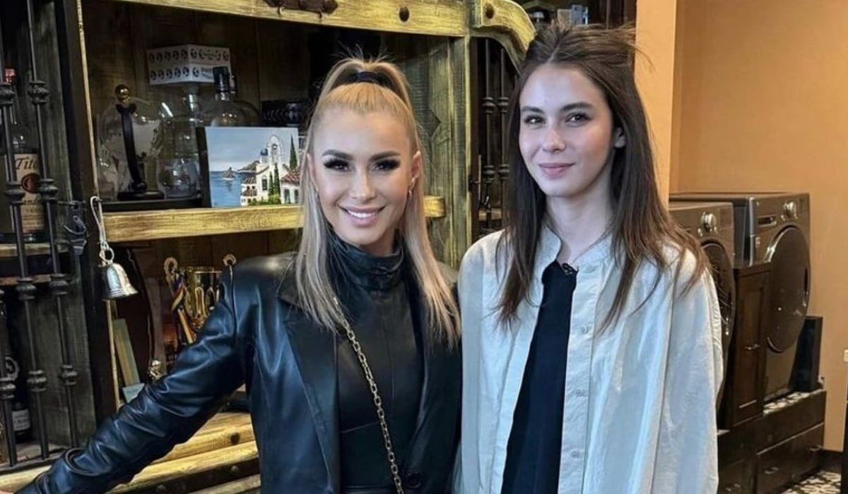 Ce face Rebecca, fiica Anamariei Prodan, pentru a câștiga bani?