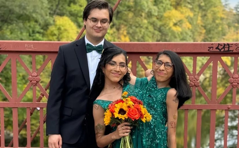 The 25-year-old twins from Mexico, who are joined at the hip, spoke openly about their married sister’s private life ➤ Buzzday.info